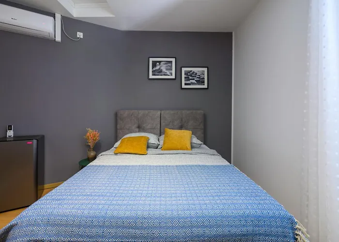 Vera Apartments With Sea View And Old Town View
