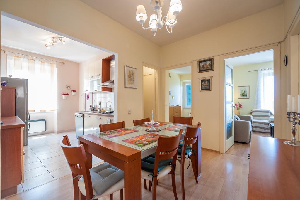 Apartment Vera With Sea View And Old Town View Zadar